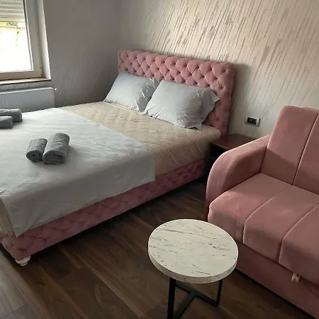 Pink House Apartments Jagodina Exterior photo