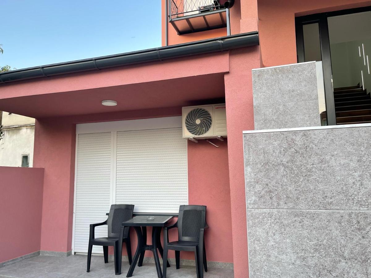 Pink House Apartment